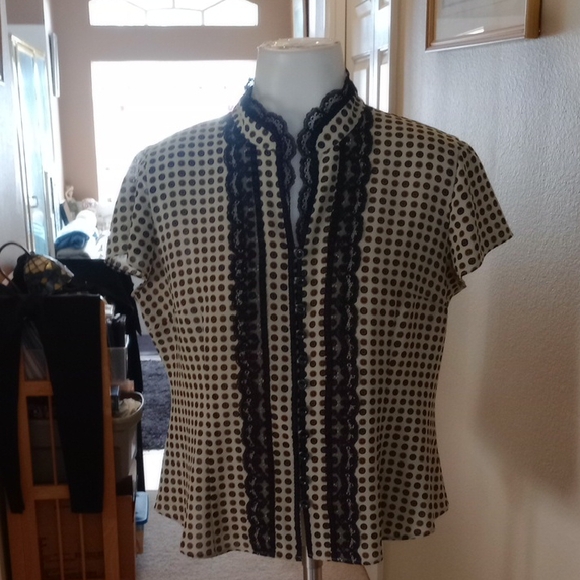 Emma James Green and Black Blouse w/ circle print & blk lace trim - Picture 1 of 6